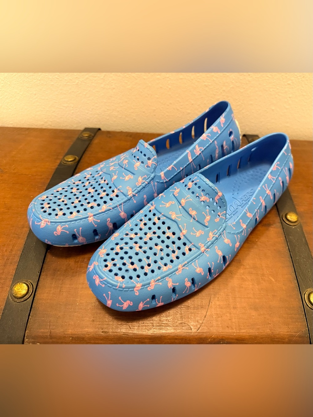 Floaters Women’s Blue Flamingo-Print Slip-On Loafers